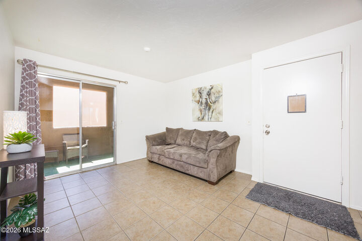 Property Photo:  1810 E Blacklidge Drive 112  AZ 85719 