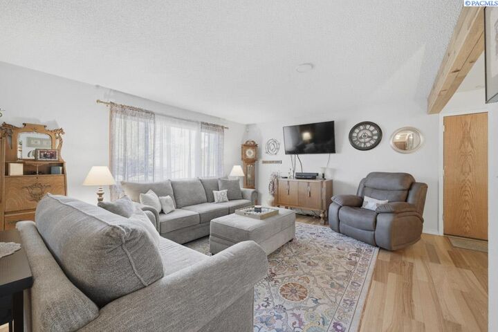 Property Photo:  314 E 9th St  WA 99170 