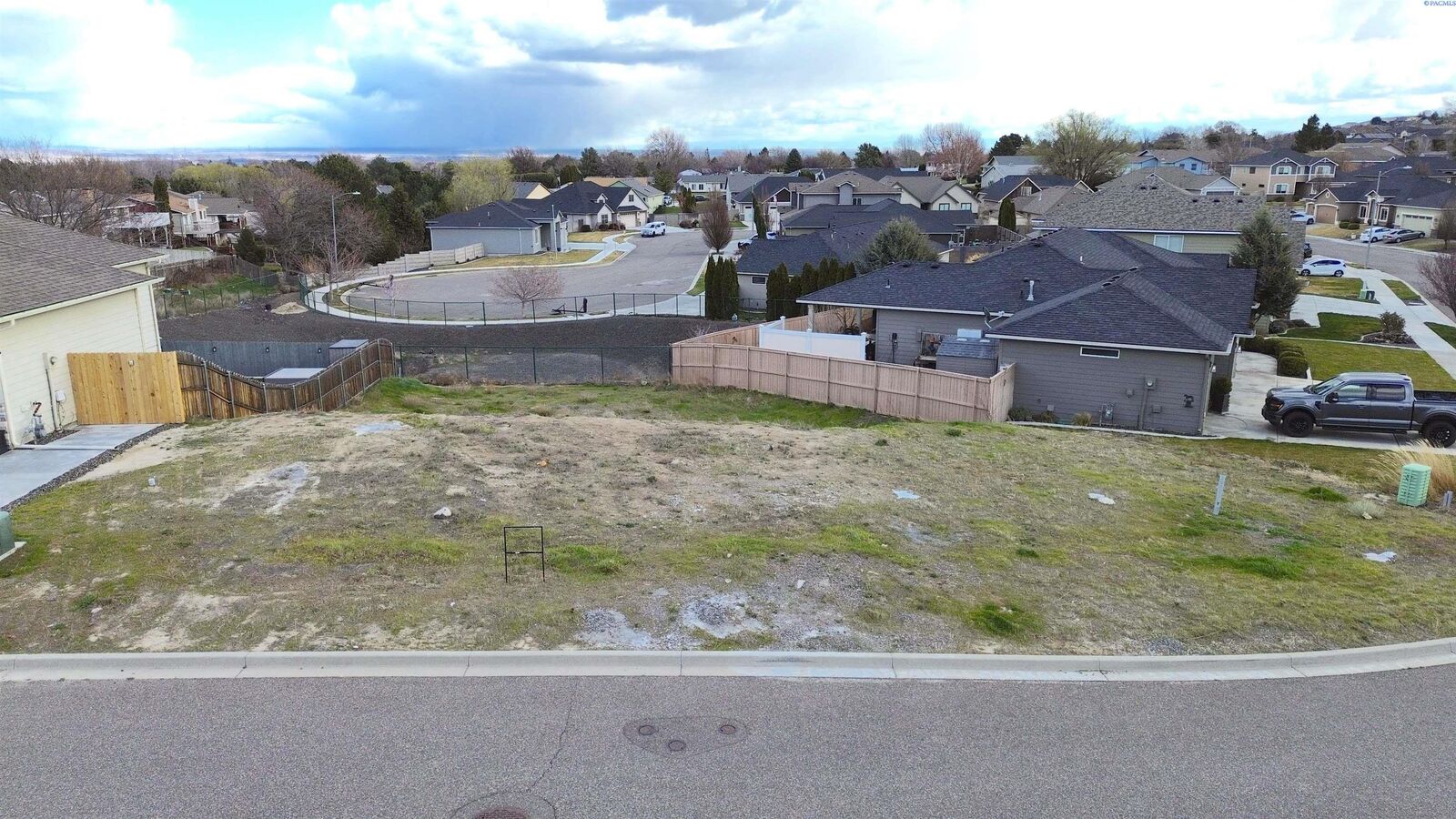 Property Photo:  4201 S Zillah St  WA 99337 