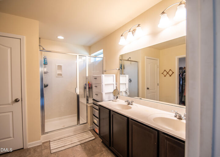 Property Photo: 1004 Ledgemont Court NC 27526