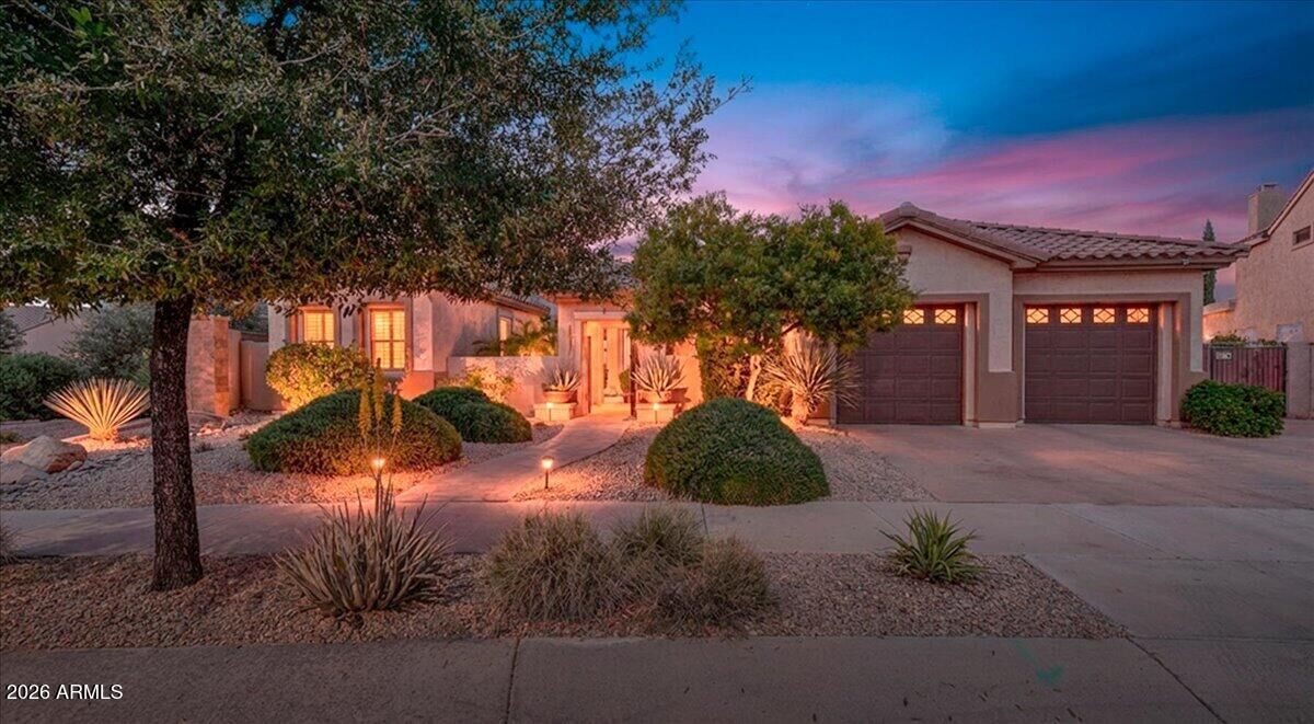 Property Photo:  876 W Elm Court  AZ 85340 
