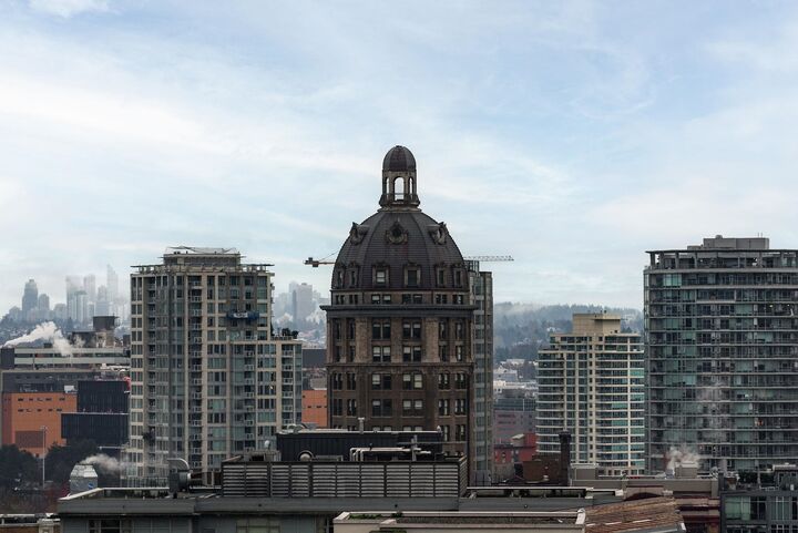 438 Seymour Street 1407 — photo 1