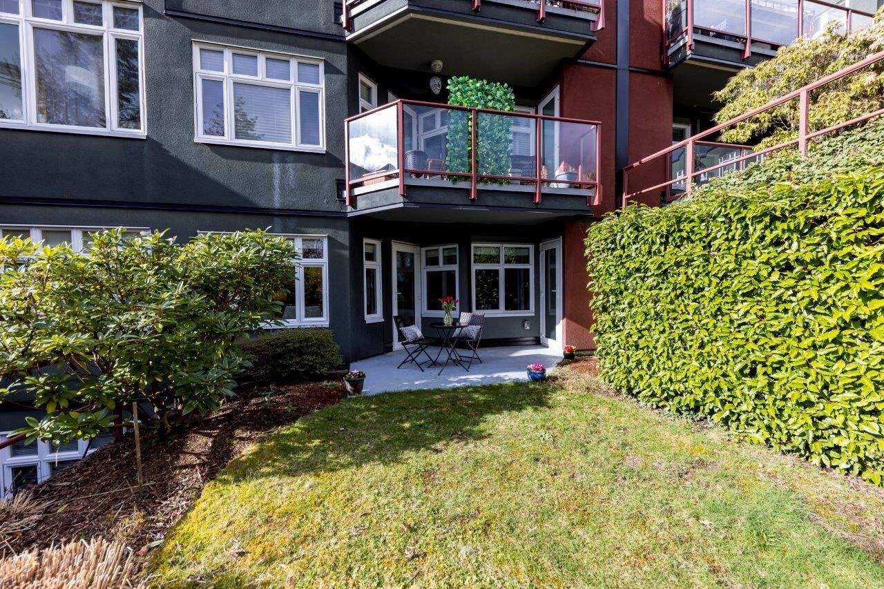 Property Photo:  2800 Chesterfield Avenue 201  BC V7N 4M1 