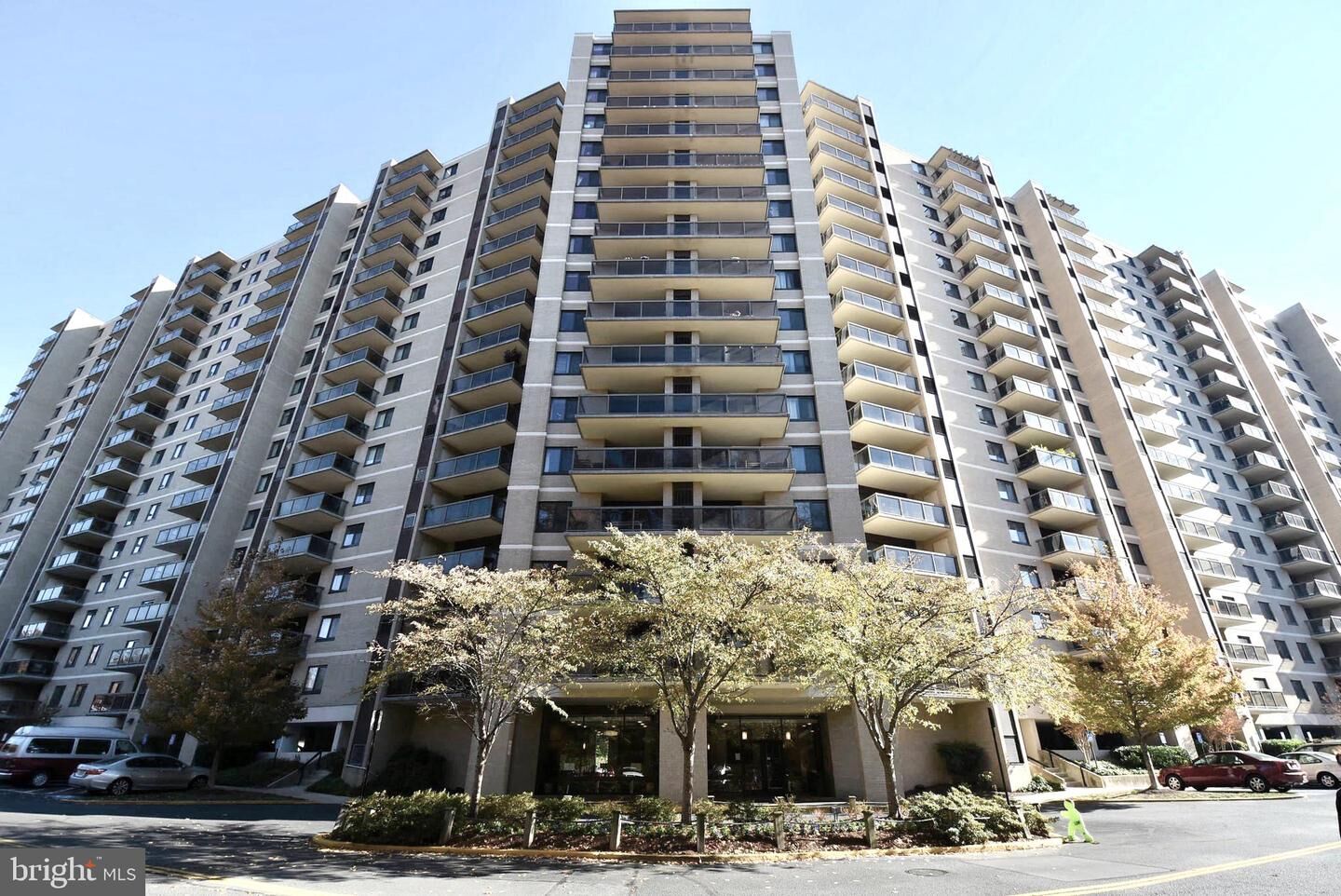 Property Photo:  307 Yoakum Parkway 703  VA 22304 