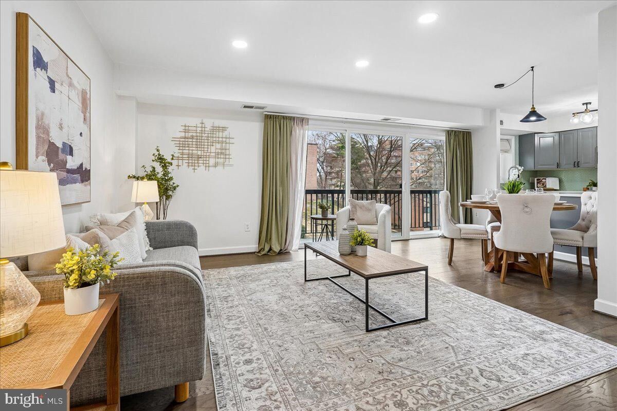 Property Photo:  3220 S 28th Street 202  VA 22302 