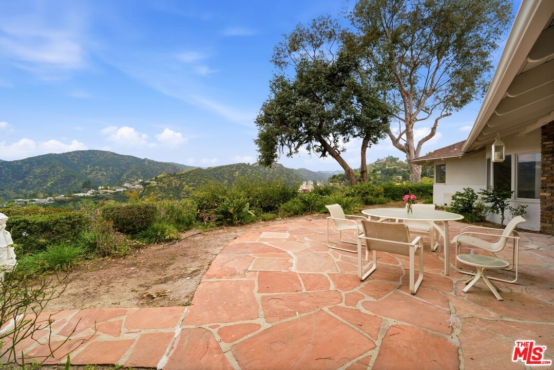 Property Photo:  935 Linda Flora Dr  CA 90049 