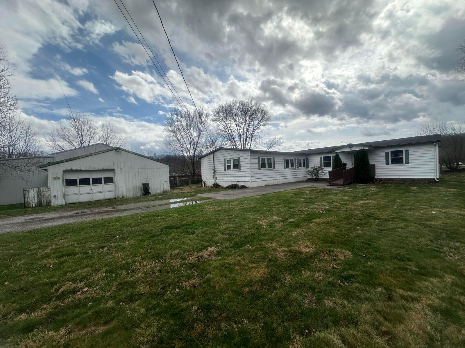 Property Photo:  915 Charles Street  OH 43138 