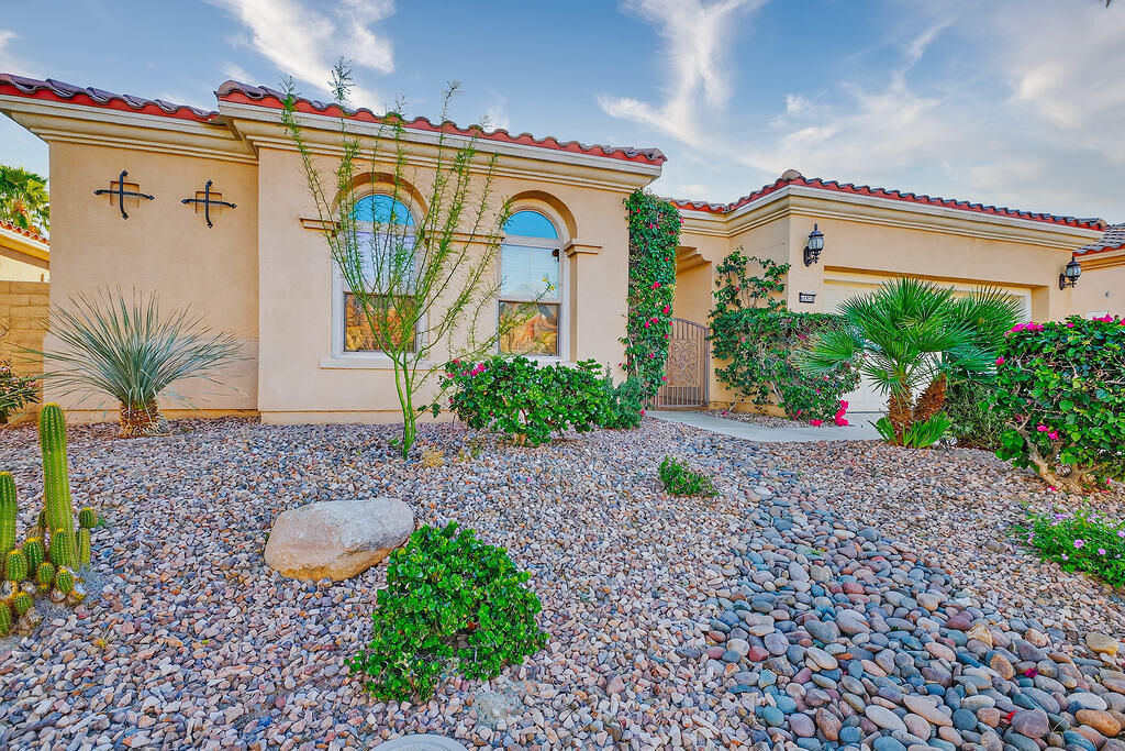 Property Photo:  40856 Calle Desierto  CA 92203 