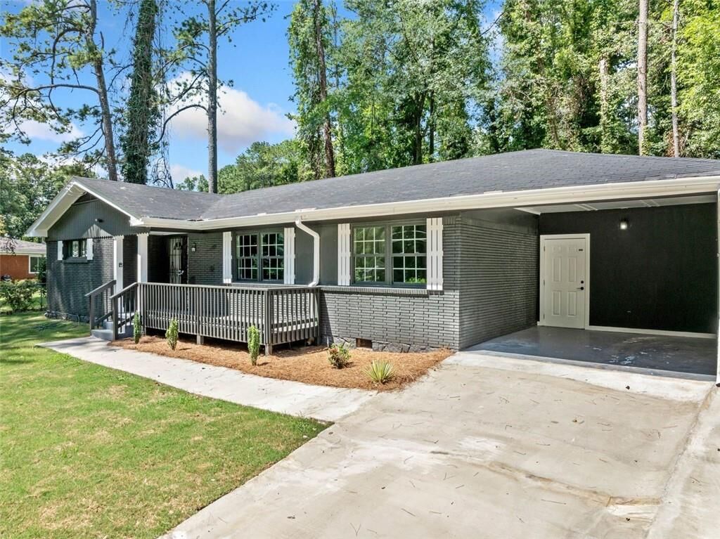 Property Photo:  1905 Fort Valley Drive SW  GA 30311 