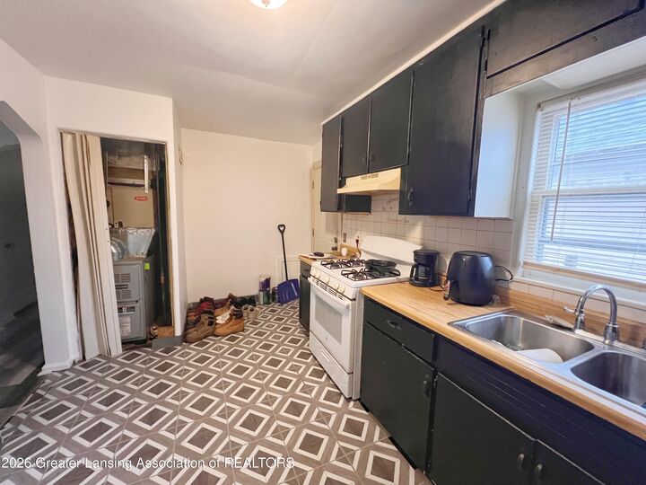 Property Photo:  1022 Persons Court  MI 48906 