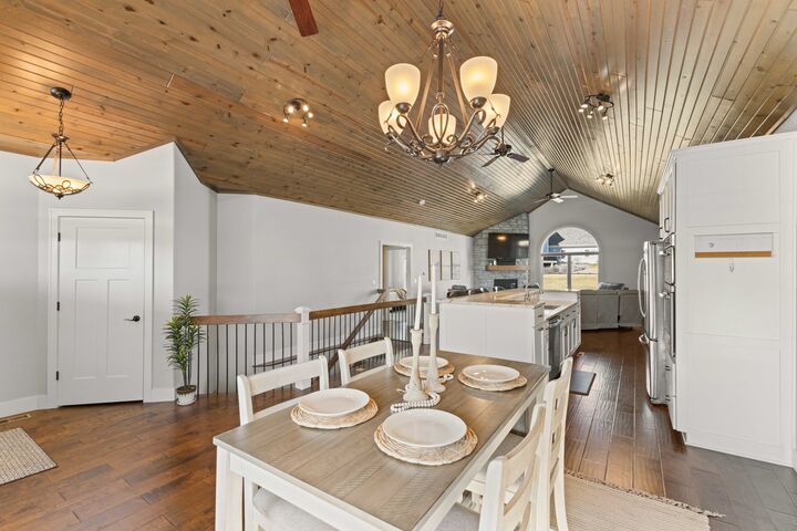 Property Photo: 1024 Fountain View Drive IA 50219