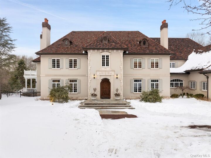 Property Photo:  4 Cowdray Park Drive  NY 10504 