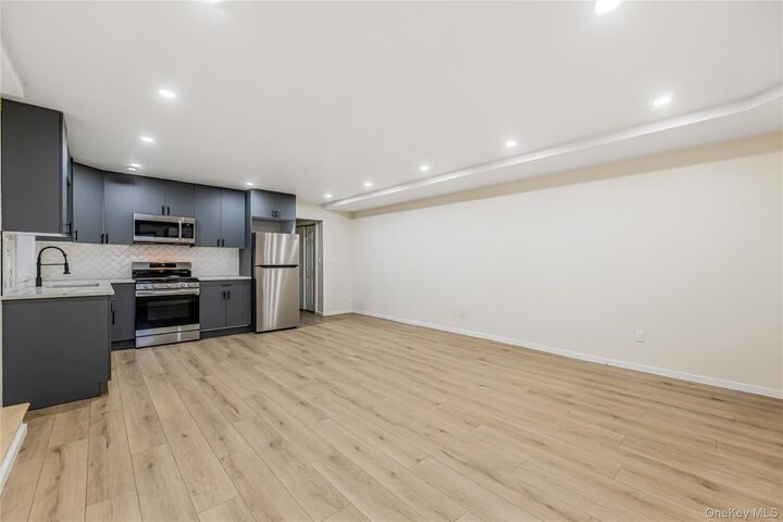 Property Photo:  604 Yonkers Avenue Unit B  NY 10704 