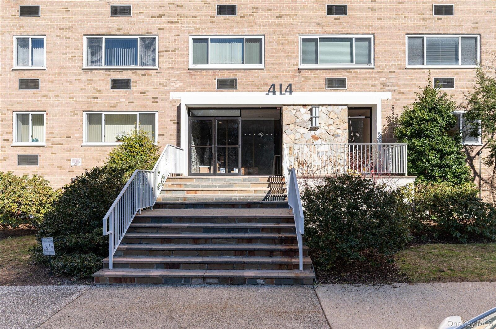 Property Photo:  414 Benedict Avenue 3B  NY 10591 