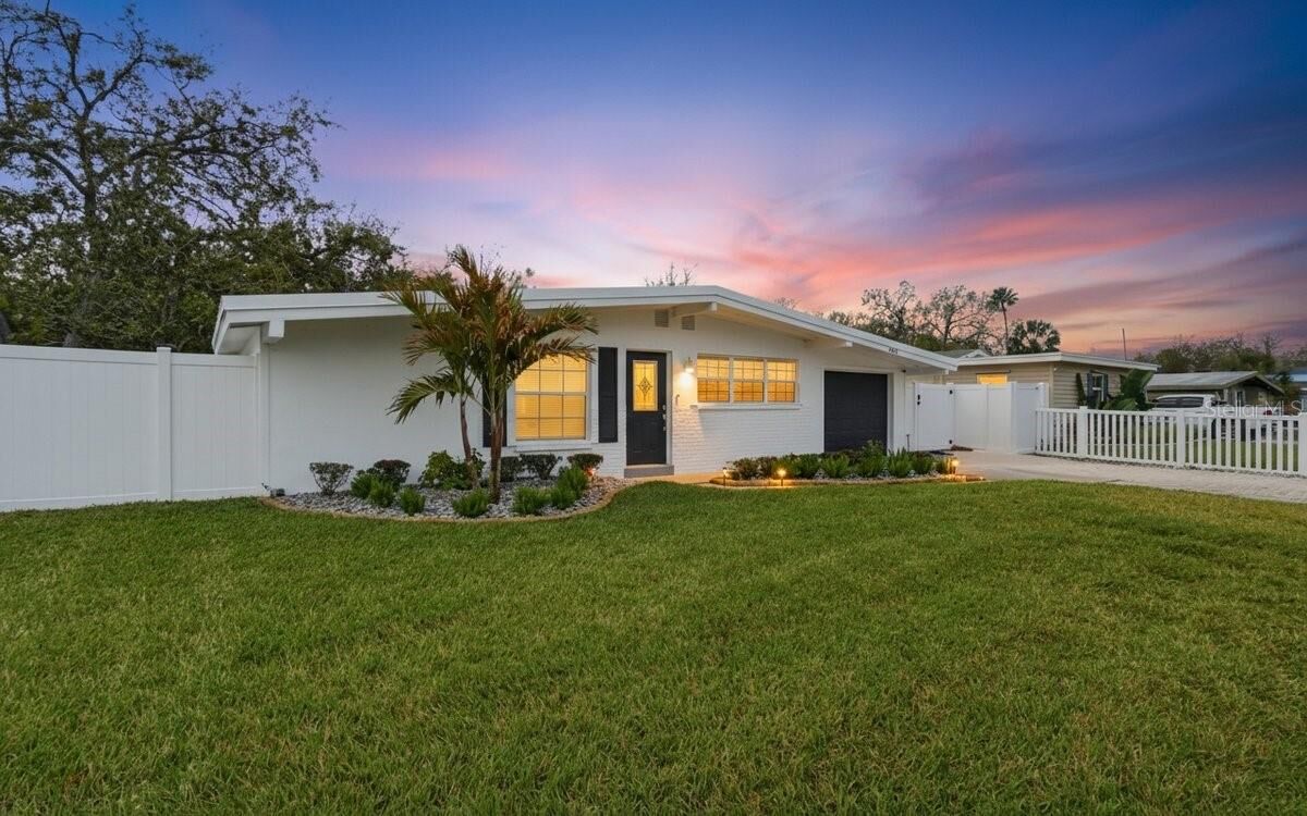 Property Photo:  4424 W Varn Avenue  FL 33616 