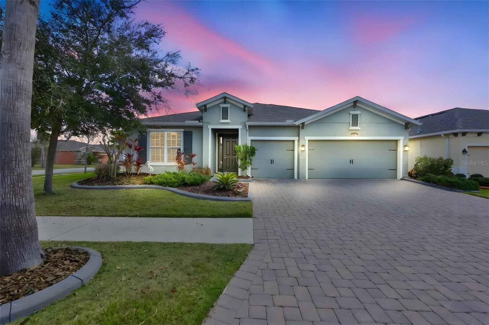 Property Photo: 11718 Lake Lucaya Drive FL 33579