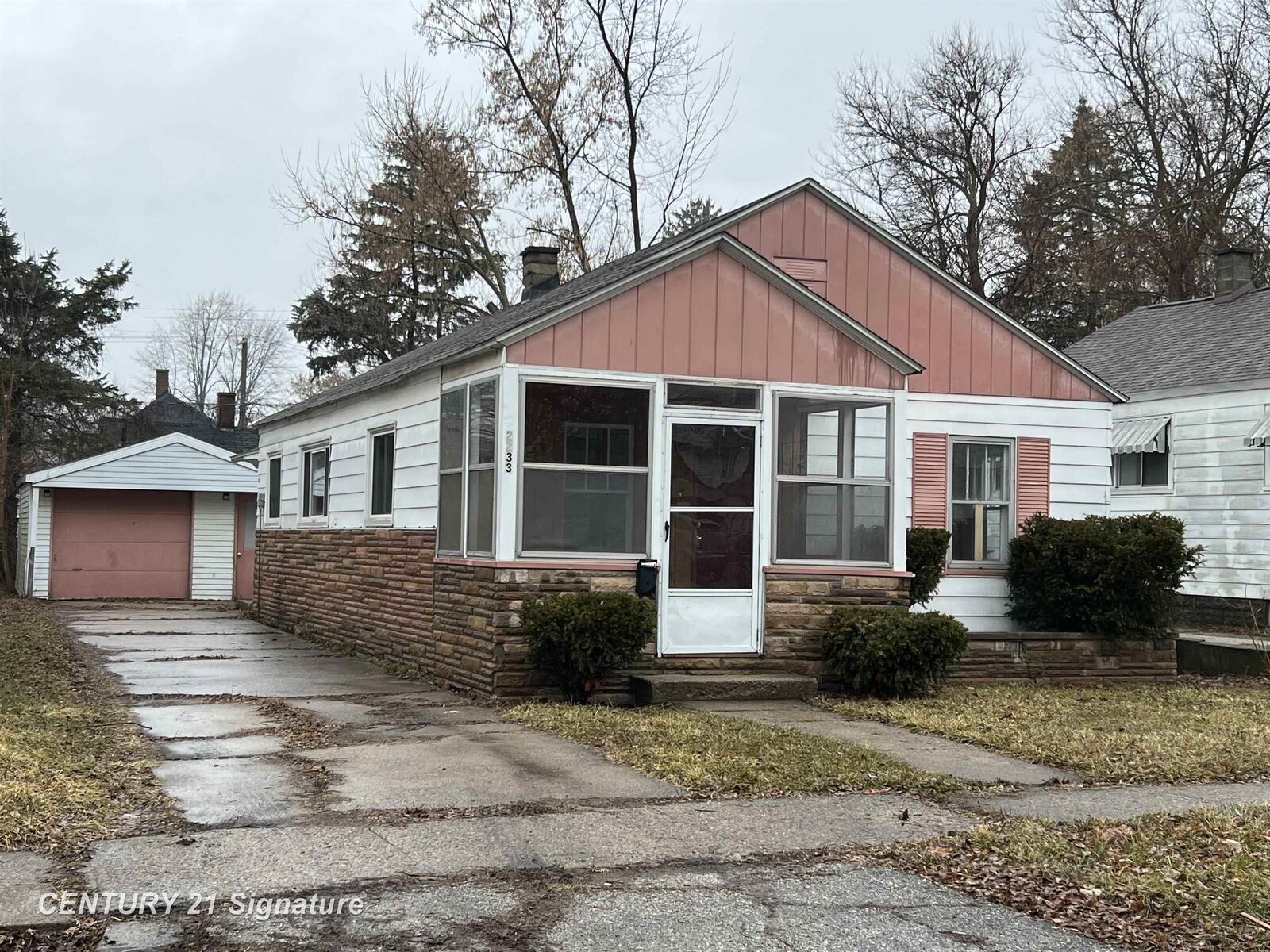 Property Photo:  2233 S Niagara Street  MI 48602 