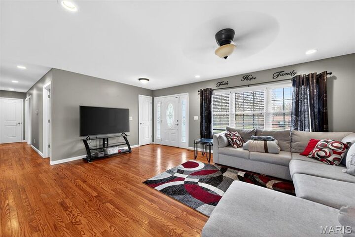 Property Photo:  1402 Radcliff Drive  MO 63028 