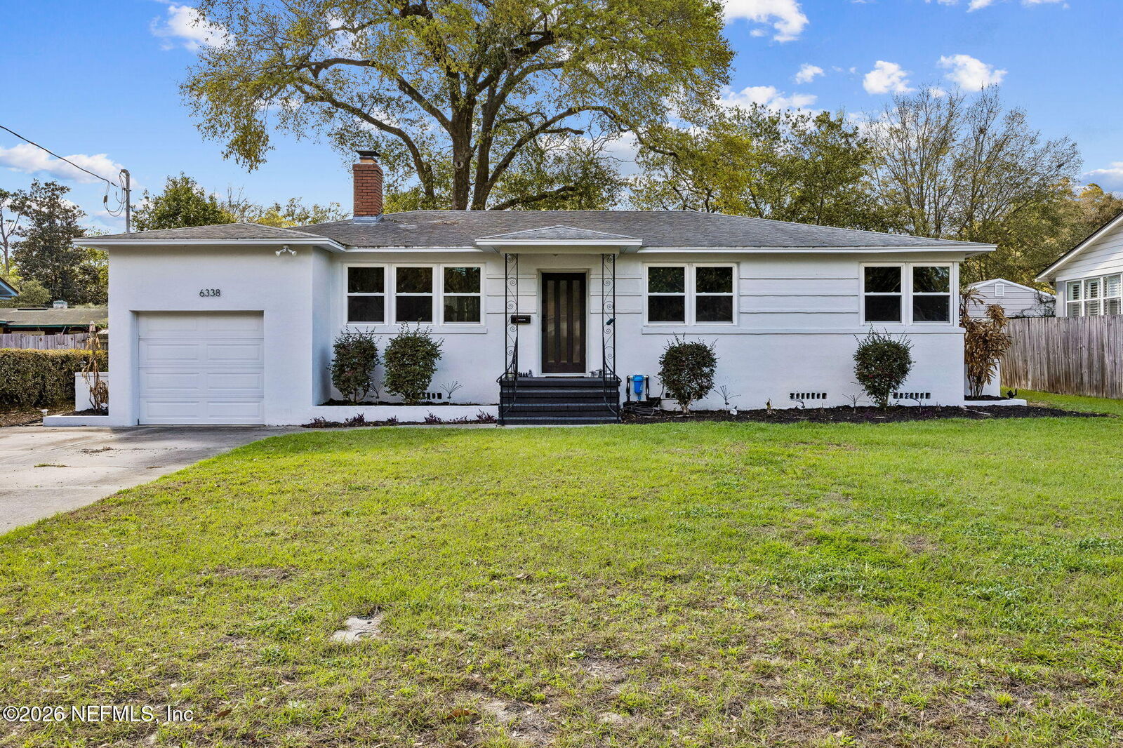 Property Photo: 6338 Mercer Circle W FL 32217