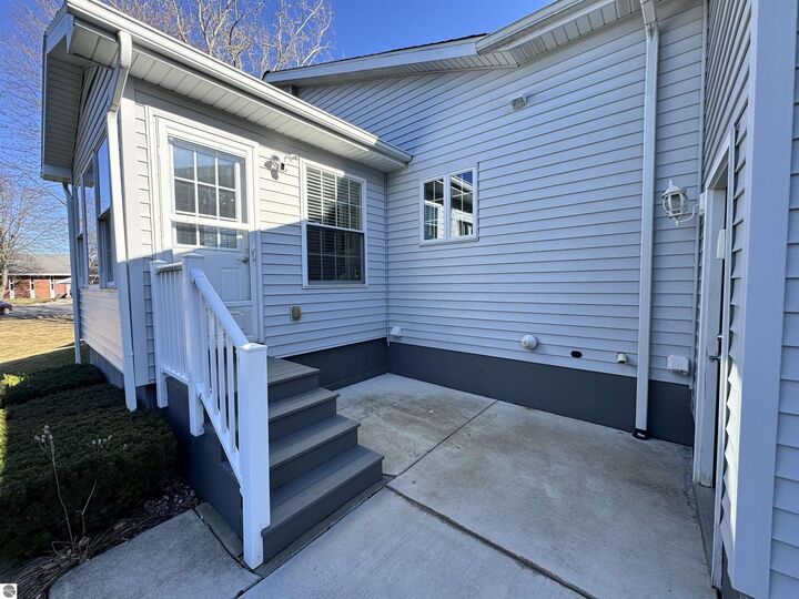 Property Photo:  1667 E Gaylord Street  MI 48858 