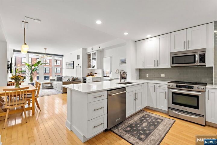 Property Photo:  1125 Maxwell Lane 402  NJ 07030 