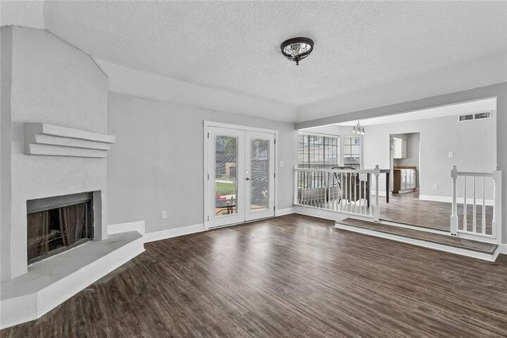 Property Photo: 112 Napoleon Avenue 30 LA 70460