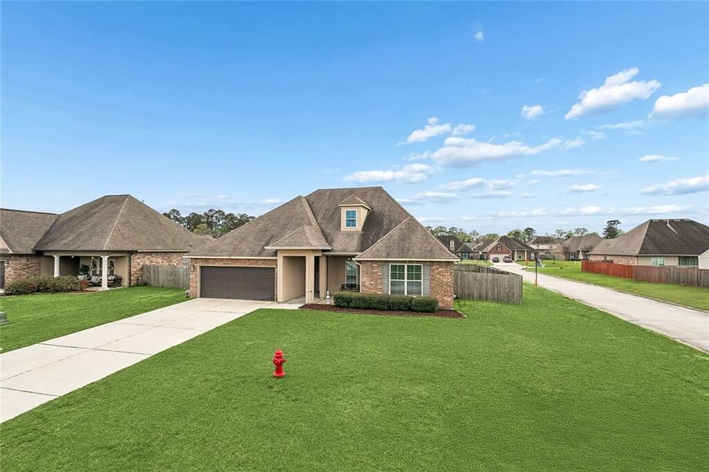 Property Photo: 563 Ponderosa Drive LA 70454