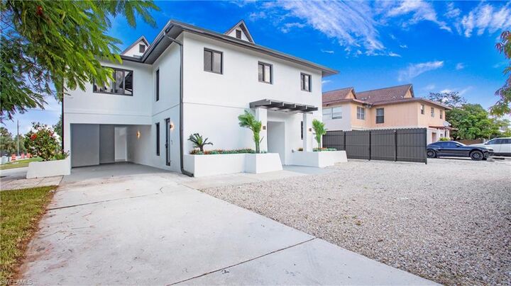 Property Photo:  9002-9002 Somerset (Unit 2) Ln 9002  FL 34135 