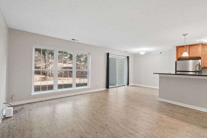 Property Photo:  5980 Chasewood Parkway 102  MN 55343 