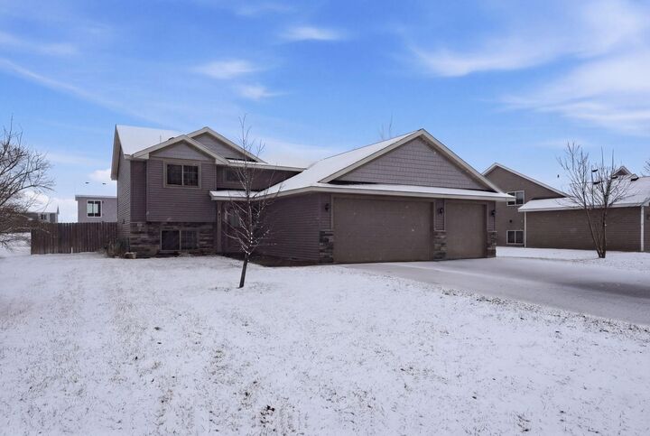 Property Photo:  811 2nd Avenue SW  MN 56367 