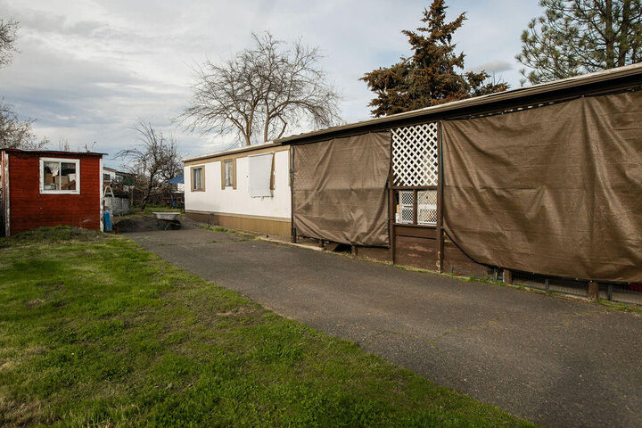 Property Photo:  2533 Terrmont Street  OR 97503 