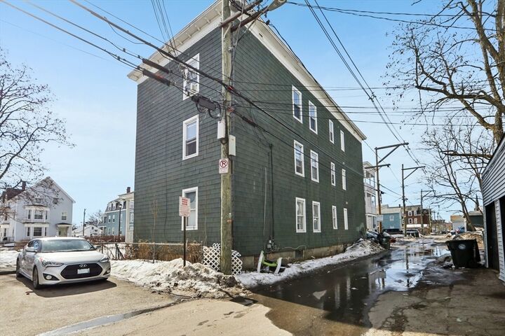 Property Photo:  424 Cedar St  NH 03103 