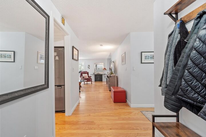 Property Photo:  12 Ledgewood Way 8  MA 01960 