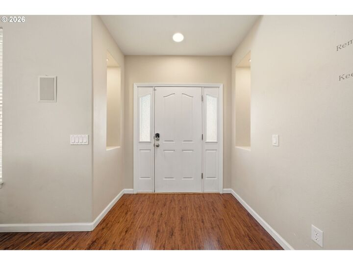 Property Photo: 19437 Provisioner Ct OR 97045