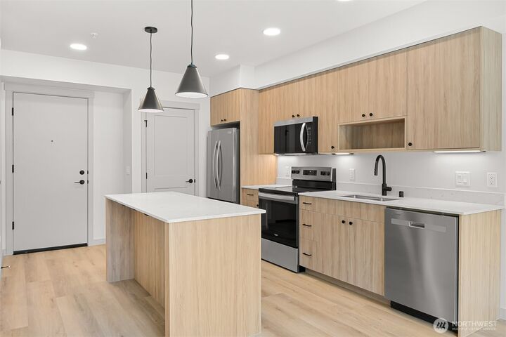 Property Photo:  820 N State Street 505  WA 98225 