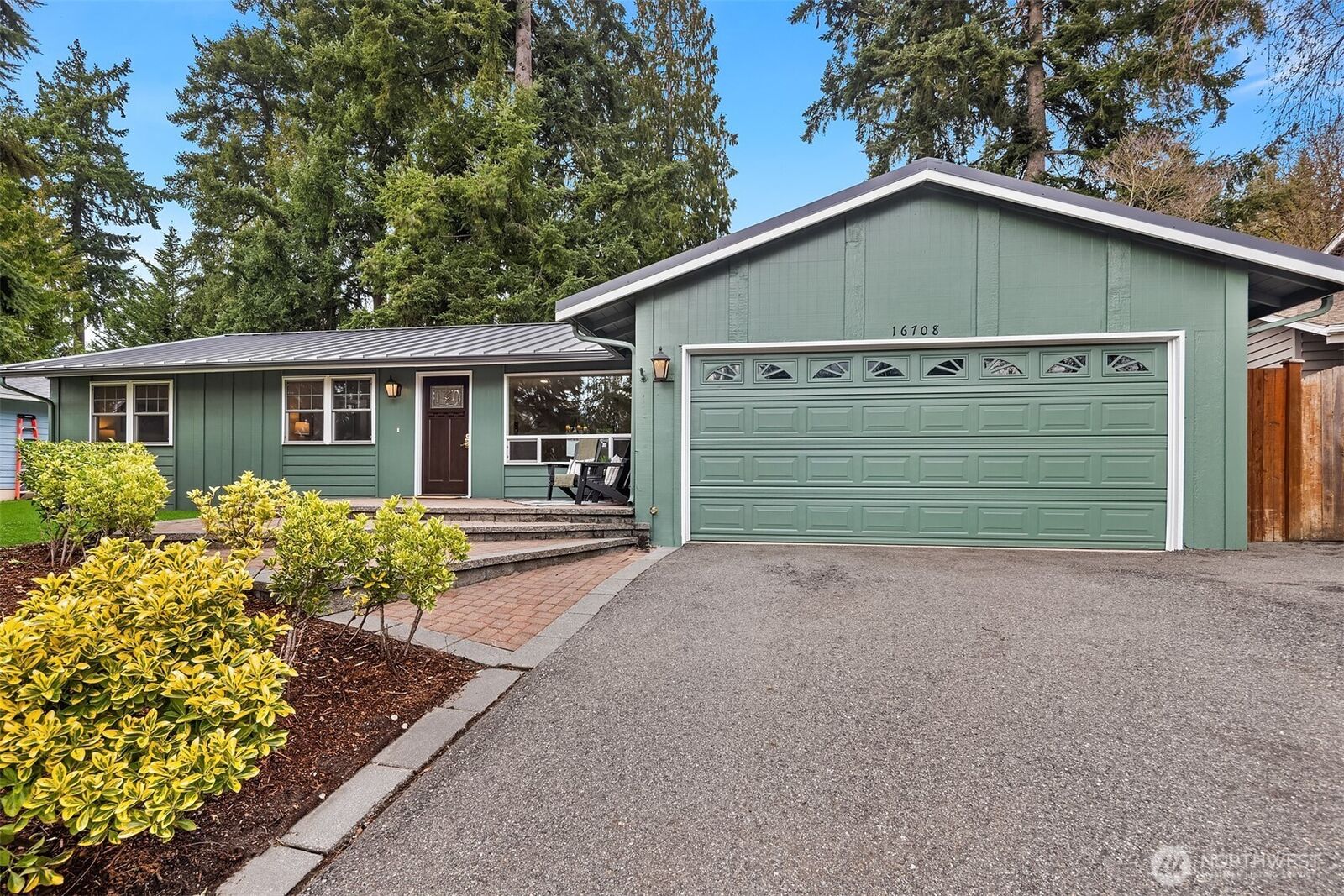 Property Photo:  16708 NE 91st Place  WA 98052 