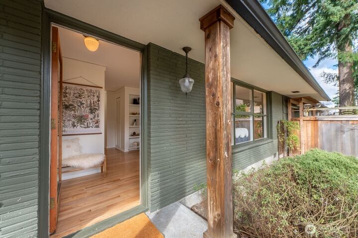 Property Photo:  8805  27th Avenue NE  WA 98115 