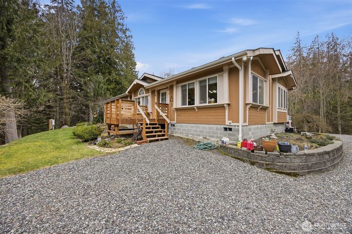 Property Photo:  1904  Yew Street Road  WA 98229 