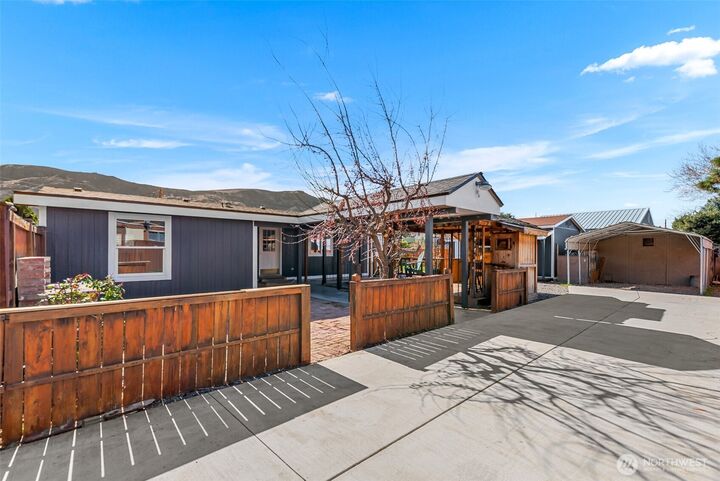 Property Photo: 23 Hanna Avenue WA 98850