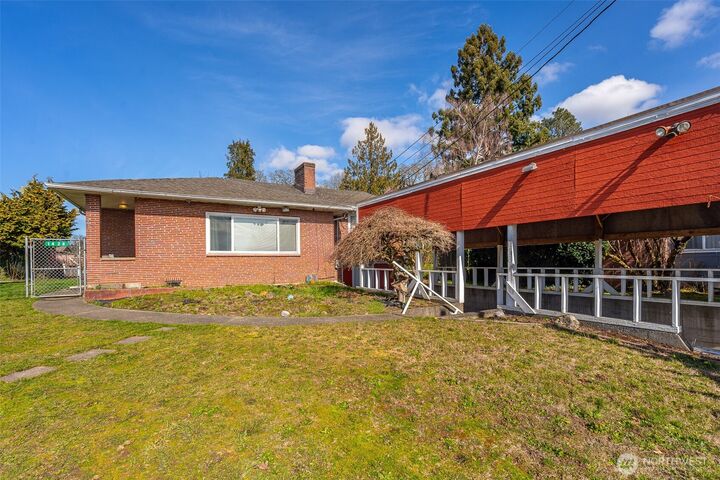 Property Photo:  1428 SW Grandview Avenue  WA 98532 