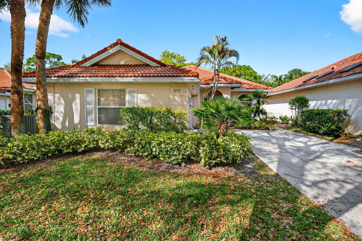 Property Photo: 217 E Tall Oaks Circle FL 33410