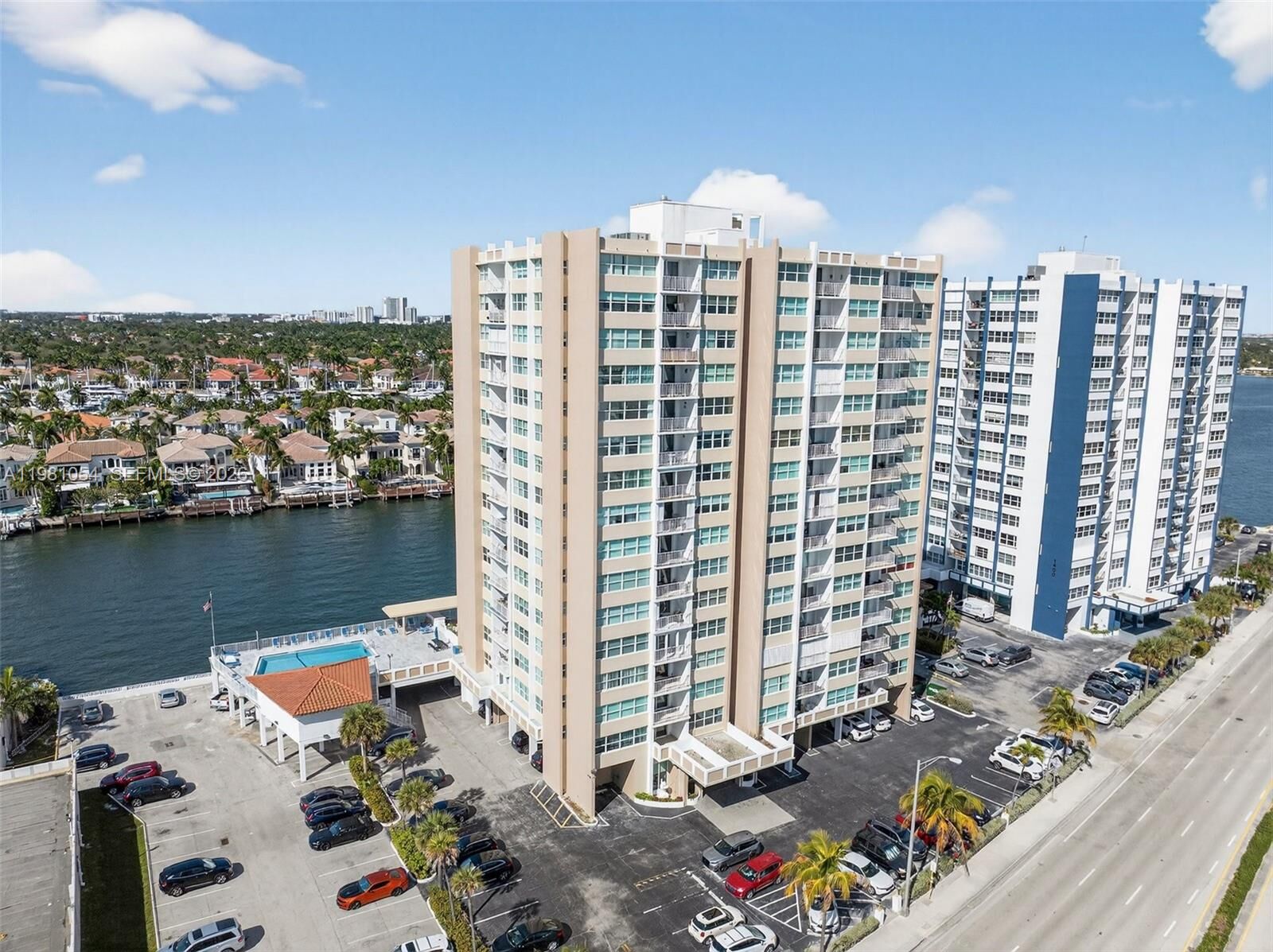 Property Photo: 1410 S Ocean Dr 402 FL 33019