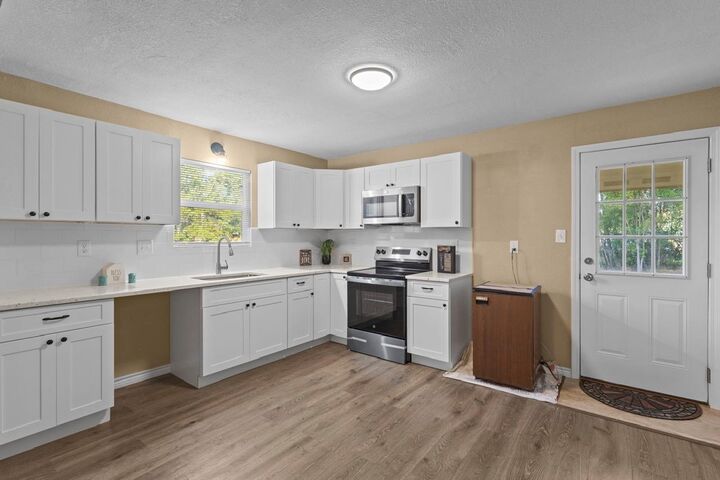 Property Photo:  165 Oakcliff  TX 77657 