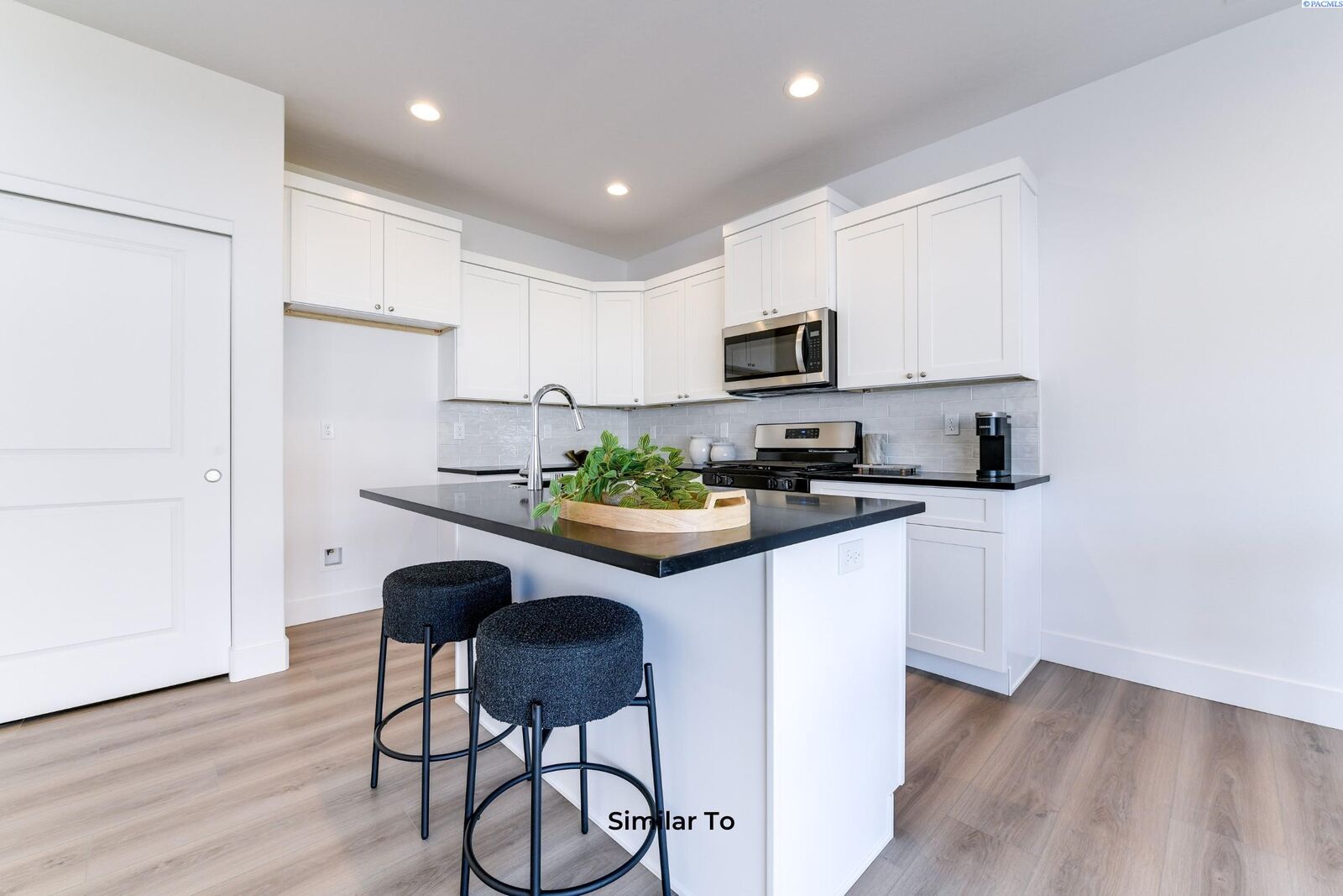 Property Photo: 10538 Clearwater Dr WA 99336