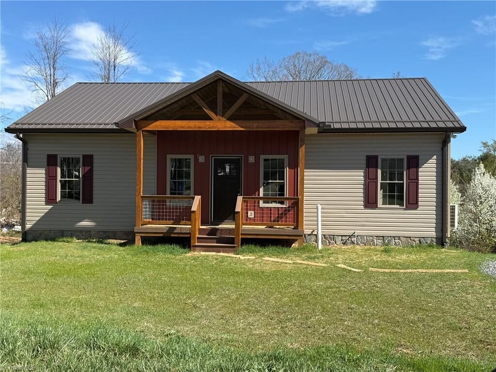 Property Photo: 115 Blairfield Court NC 28659