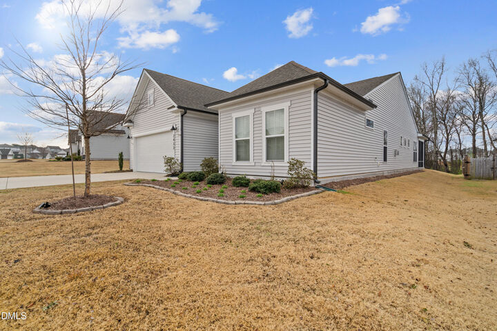 Property Photo:  2433 Nassau Trace  NC 27526 