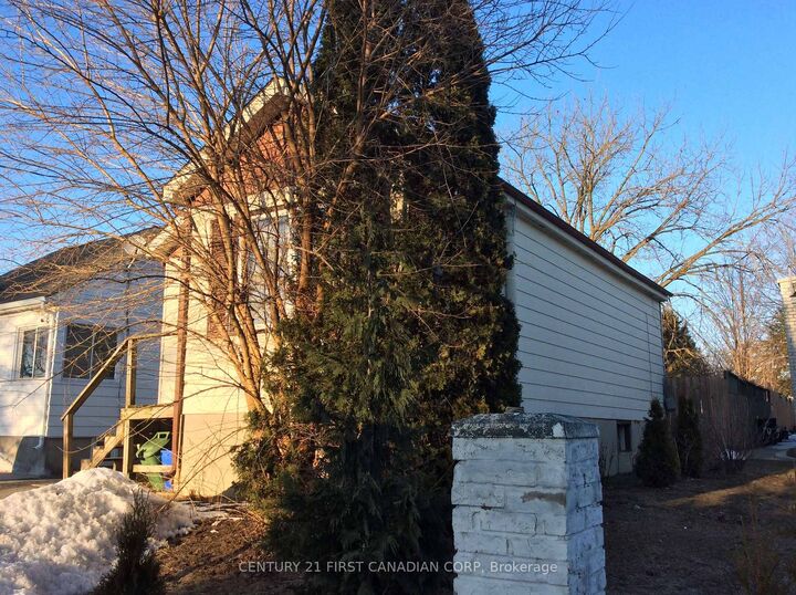 Property Photo:  72 Lyman Street  ON N5Y 1M6 