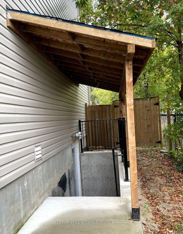 Property Photo:  60 Sasco Way  ON L0M 1B0 