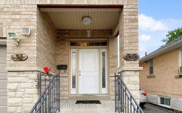 Property Photo: 33 Wanstead Avenue ON M1L 3L3