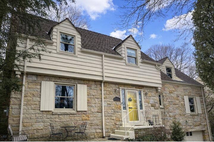 Property Photo:  413 Morrison Dr  PA 15216 